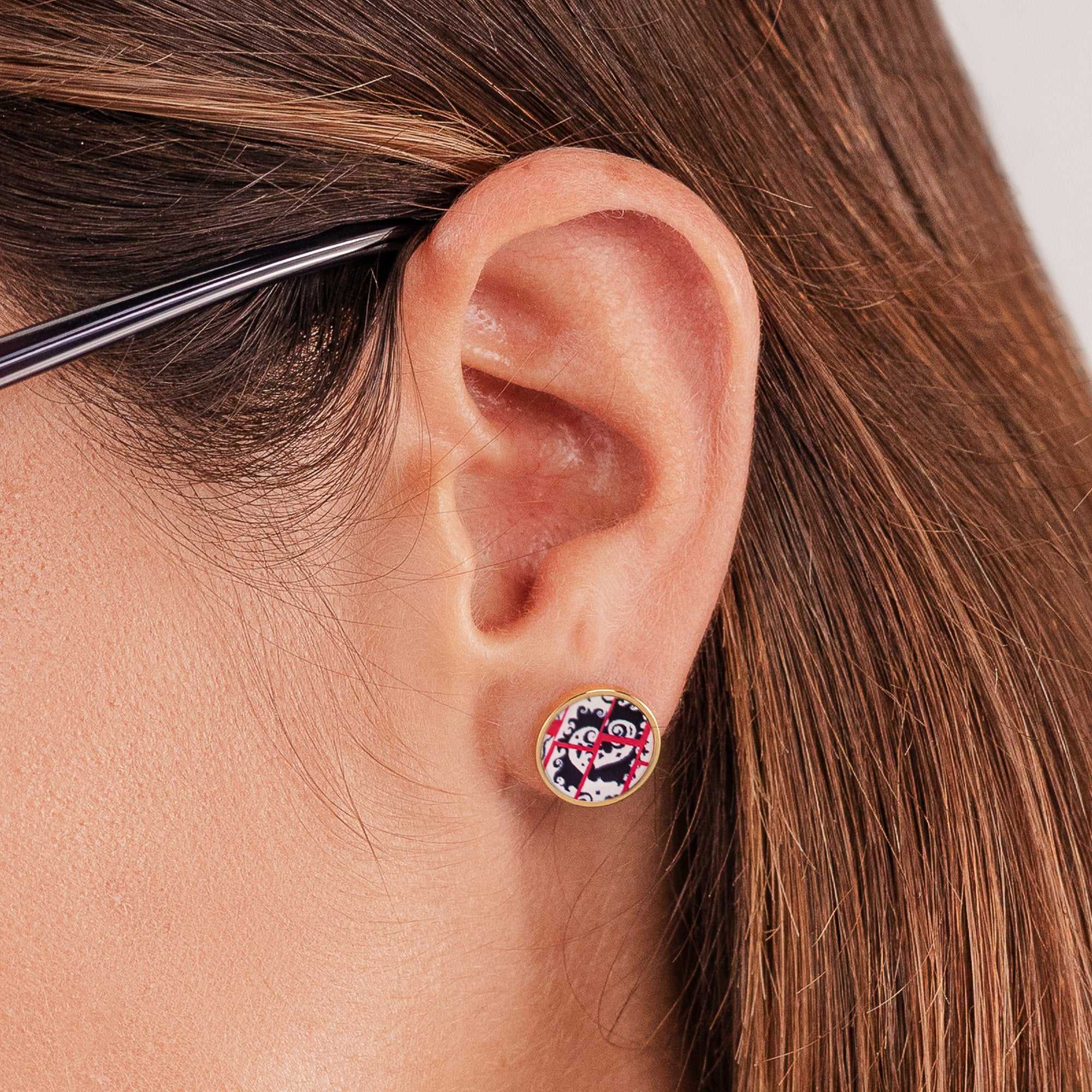 Heart Shake stud earrings